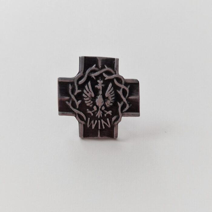 Krzyż WiN - wpinka #208+ (K) - obrazek 1