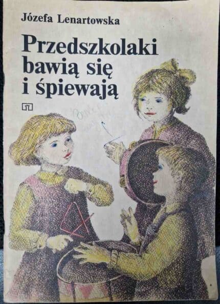 Przedszkolaki bawią się i śpiewają